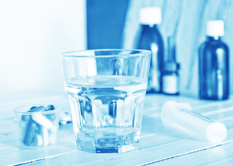 ¿Cuáles son los efectos secundarios y los riesgos para la salud de tomar Viagra?